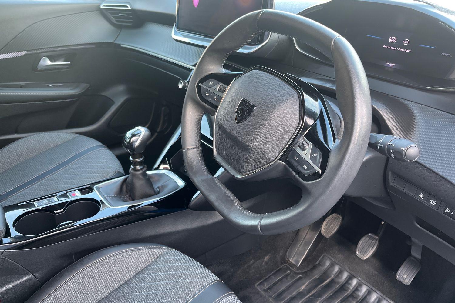 Peugeot 208 Photo 8