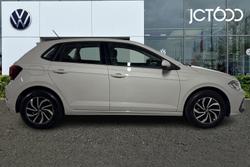 VOLKSWAGEN Polo Photo 4