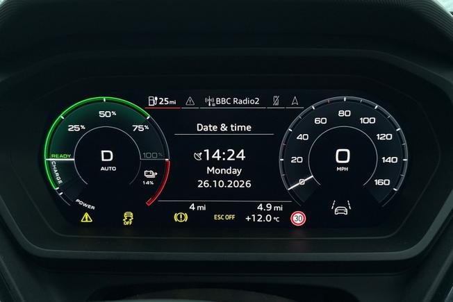 AUDI Q4 e-tron Photo 15