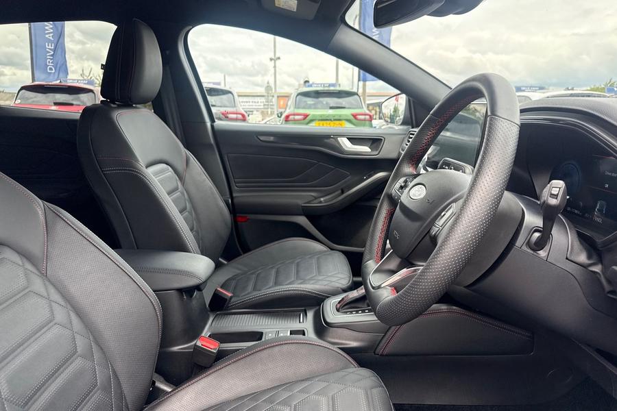 Ford Focus Photo autoimg-77bb4359e26b3edf60158d2be309a01470435773.jpg