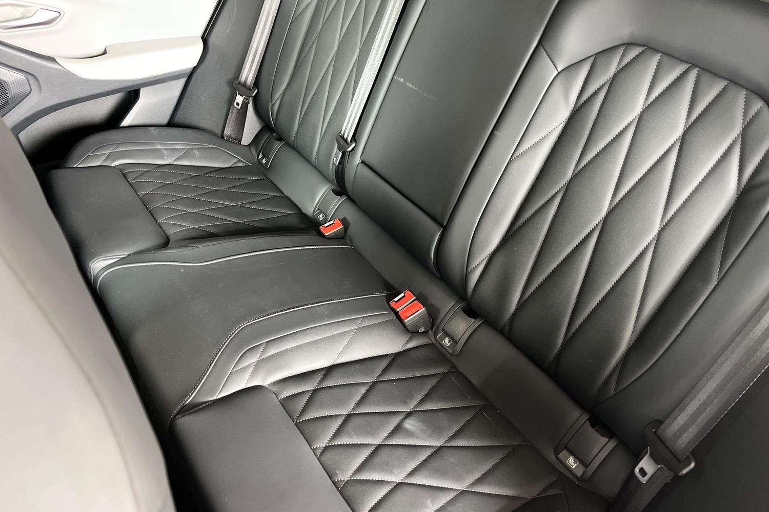 Ford Explorer Photo 19