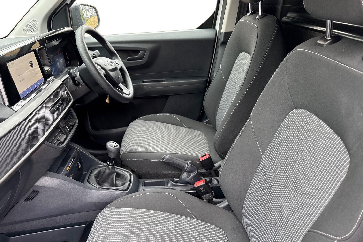 Ford TRANSIT COURIER Photo 9