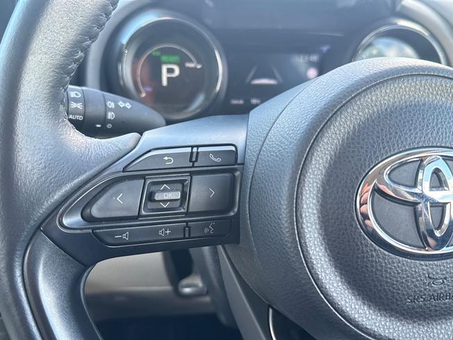 TOYOTA Yaris Photo 16