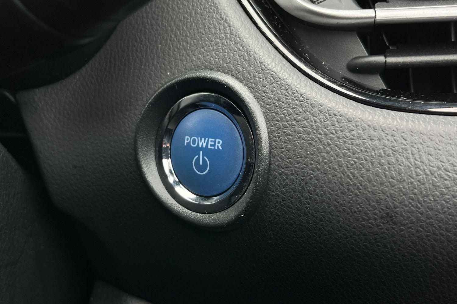 Toyota C-HR Photo 34