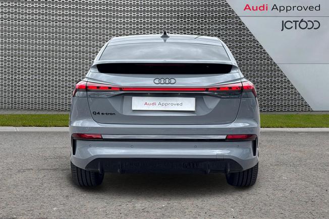 AUDI Q4 e-tron Photo 7