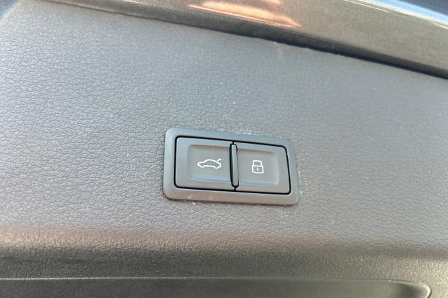 Audi e-tron S Photo 35