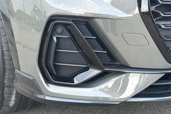 AUDI Q3 Photo 21