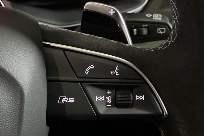 AUDI RSQ8 Photo 17