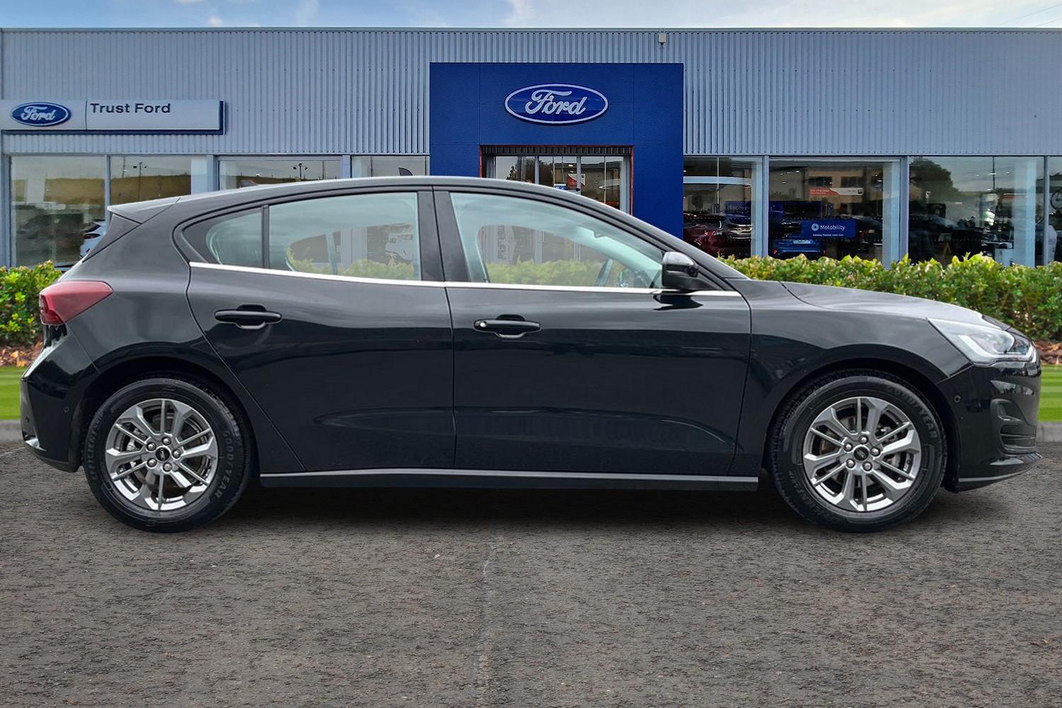 Ford Focus Photo 2