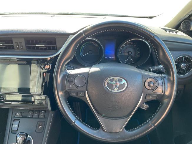 TOYOTA Auris Photo 11