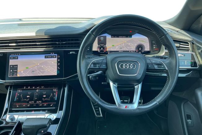 AUDI Q8 Photo 11