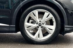 AUDI  Q4 Photo 5