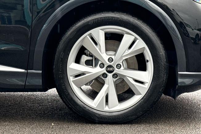 AUDI  Q4 Photo 5
