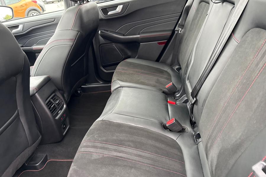Ford KUGA Photo autoimg-77e1013629a15d4fd39eef015ff0ff4805fe4795.jpg