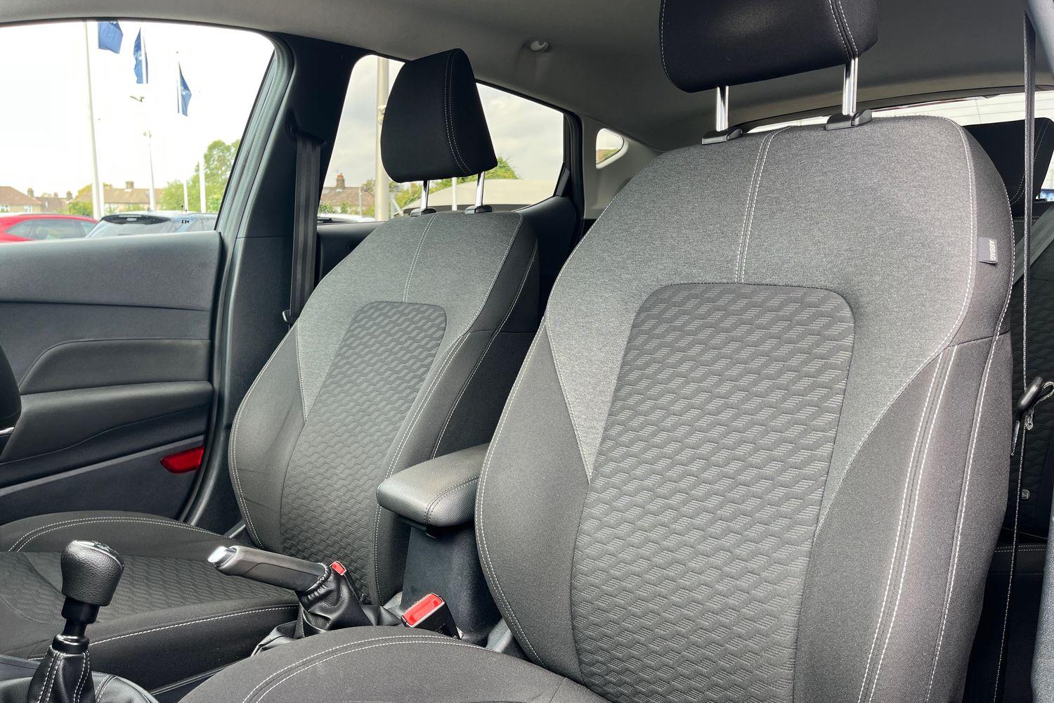 Ford FIESTA Photo 18