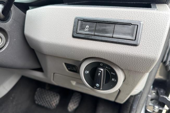 VOLKSWAGEN Transporter Shuttle Photo 38