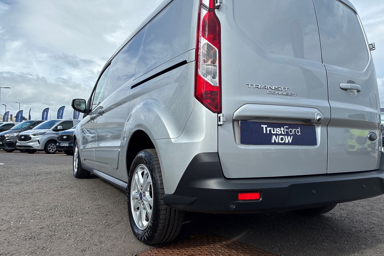 Ford TRANSIT CONNECT Photo 8