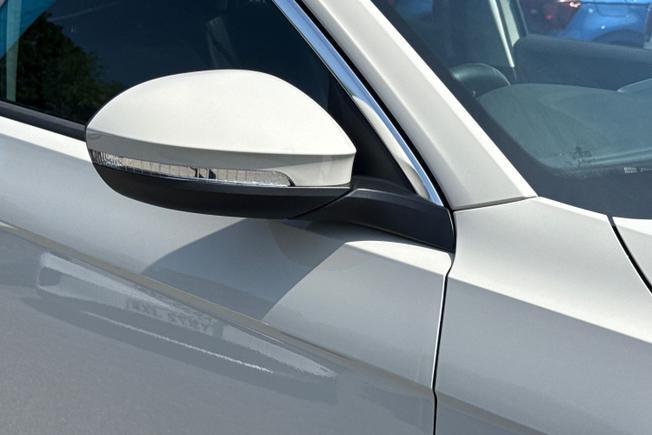 VOLKSWAGEN T-Roc Photo 20