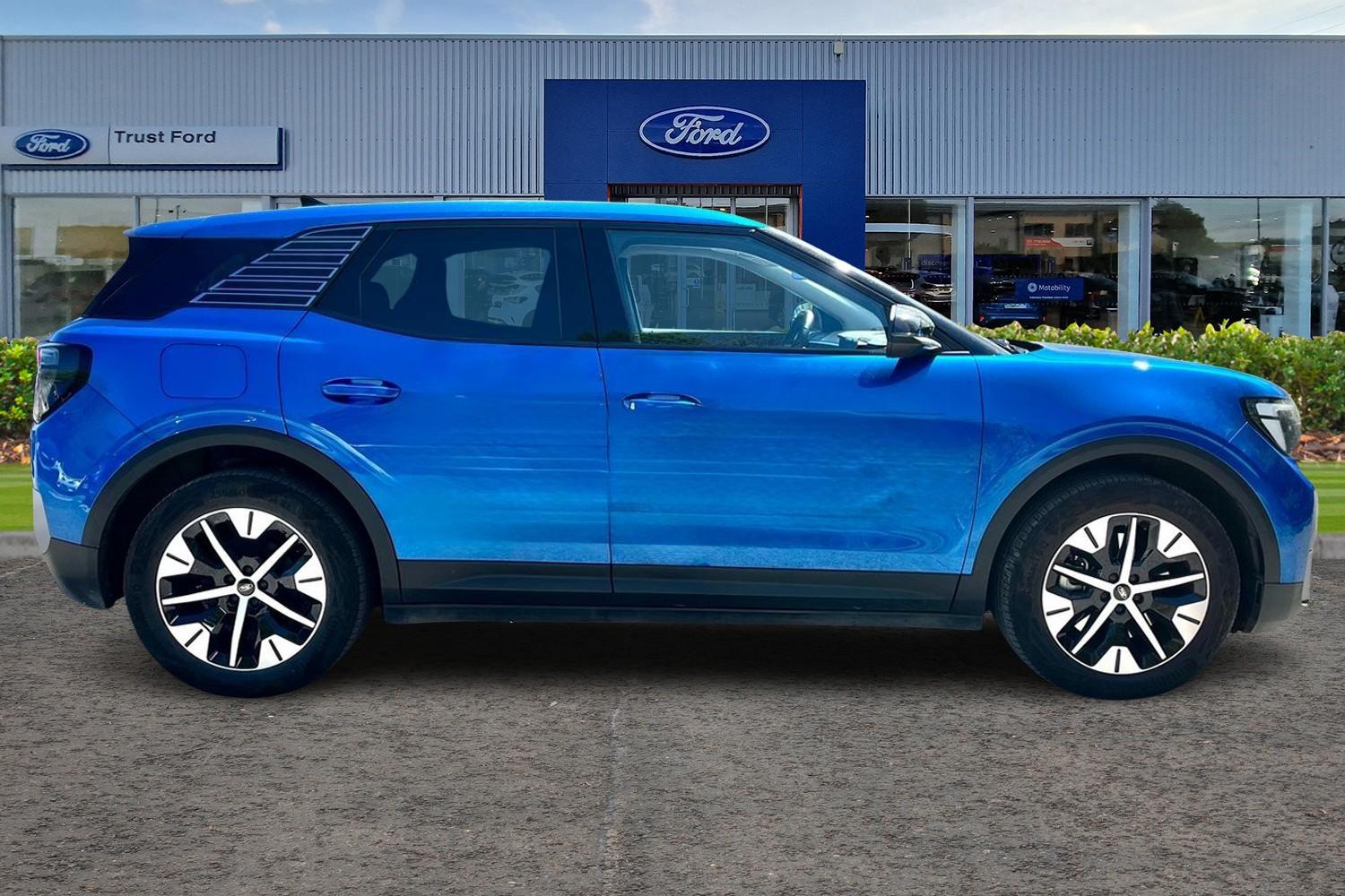 Ford Explorer Photo 2