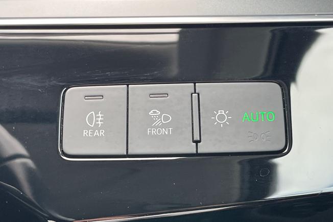 AUDI e-tron Photo 32