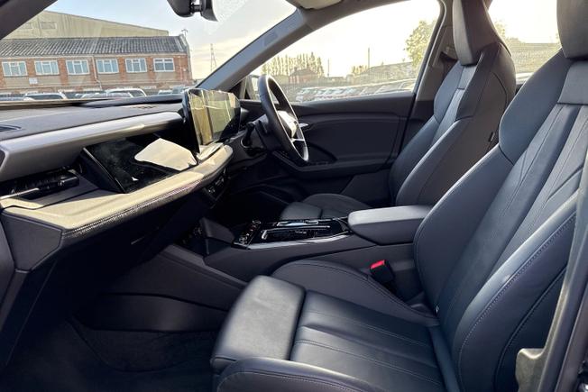 AUDI Q6 e-tron Photo 49