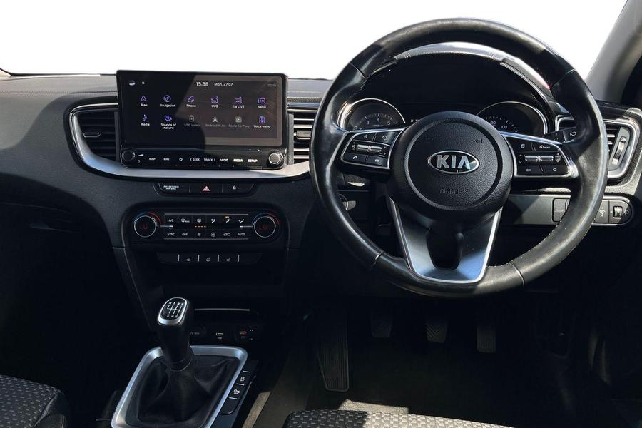 Kia XCEED Photo autoimg-77fd04db64b329aa43c4a23dd338316db8ee8063.jpg