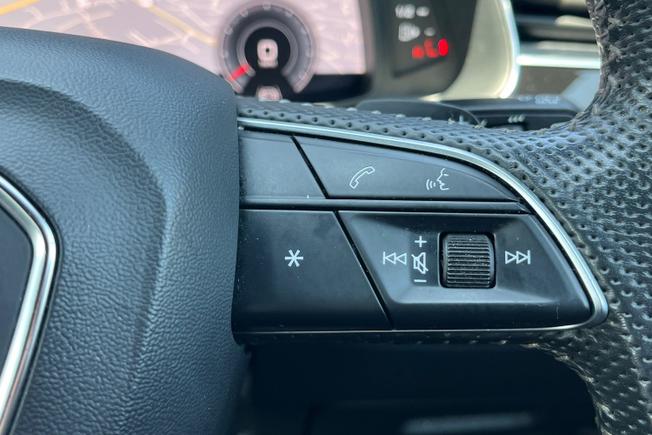 AUDI Q8 Photo 17