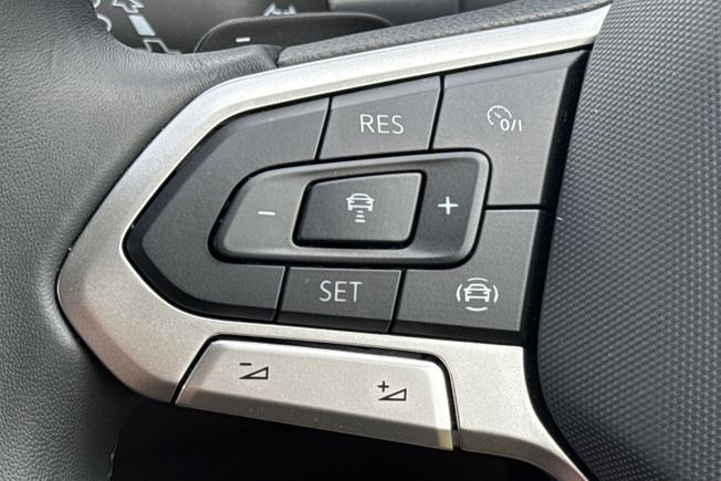 VOLKSWAGEN T-Roc Photo 16