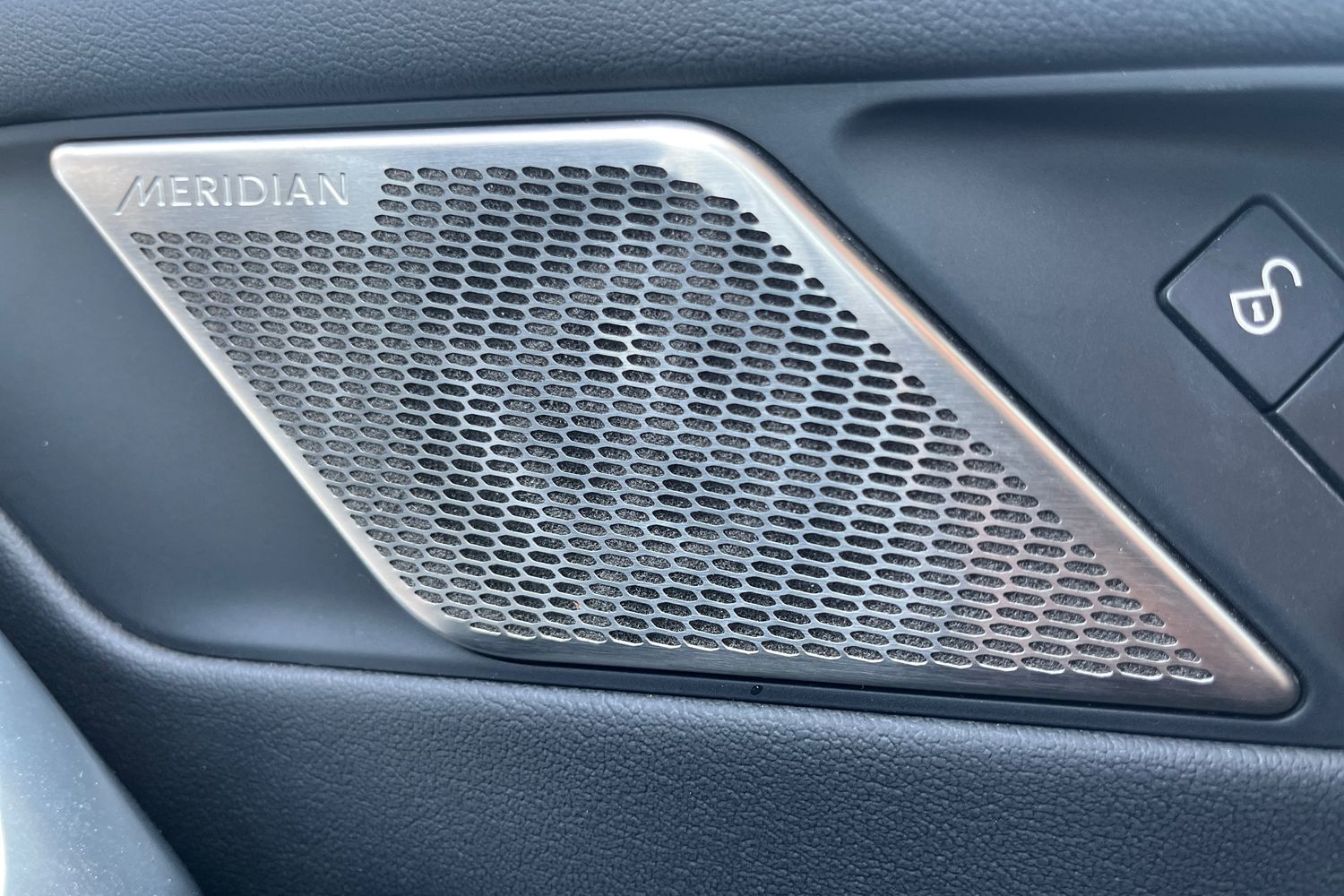 Jaguar I-PACE Photo 39