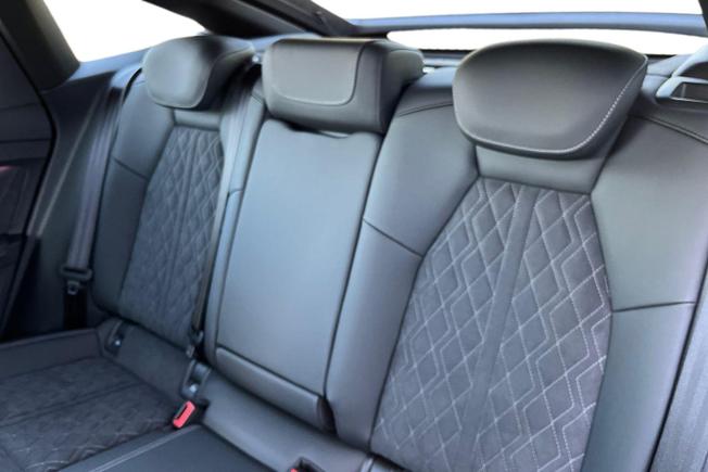 AUDI Q4 e-tron Photo 9