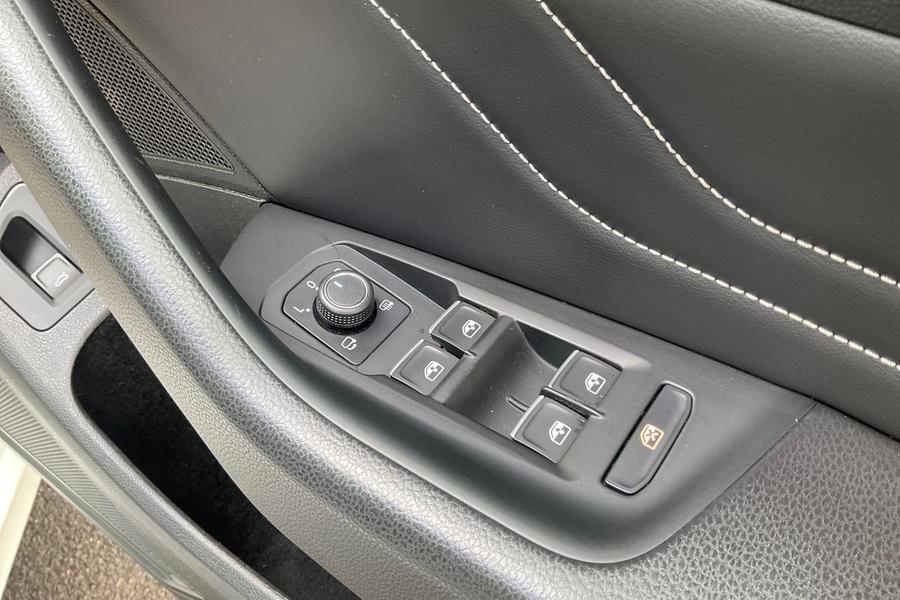 Volkswagen PASSAT Photo autoimg-78189f6aebe2c2a621a2eae7a838bae941214db3.jpg