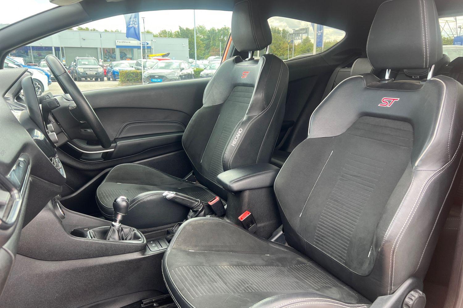 Ford FIESTA Photo 18
