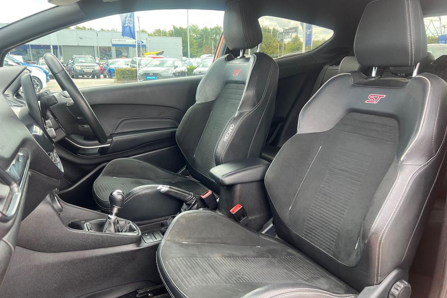 Ford FIESTA Photo autoimg-781a2f6072b2f0e1ed320e229040392706841563.jpg