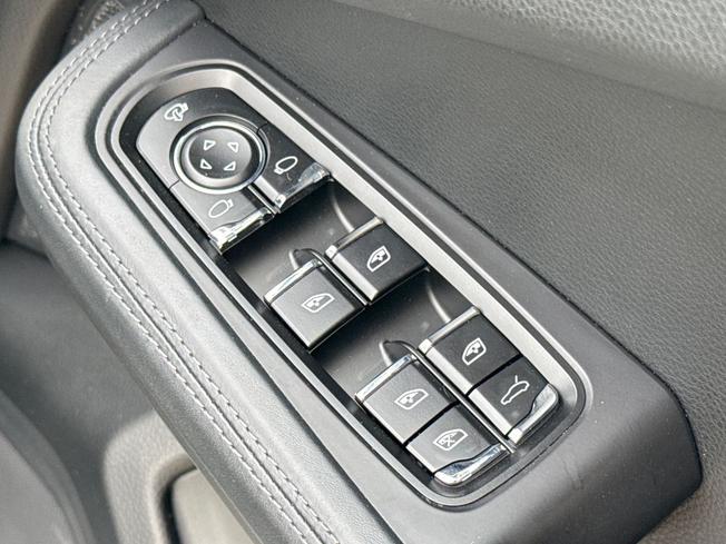 PORSCHE Macan Photo 25