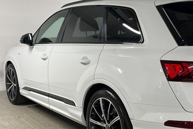 AUDI Q7 Photo 32