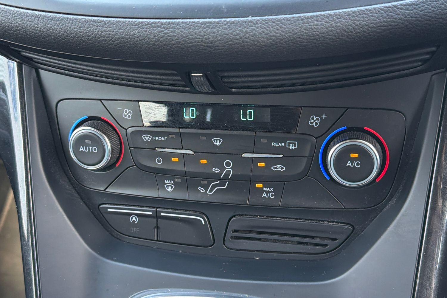 Ford KUGA Photo 29