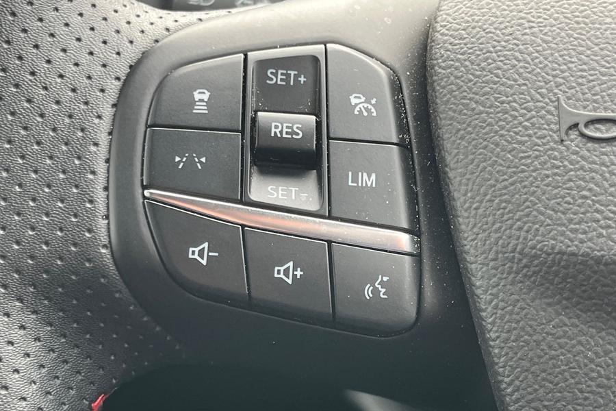 Ford KUGA Photo autoimg-78322d5299ed493019f1da60871899952fb3186a.jpg