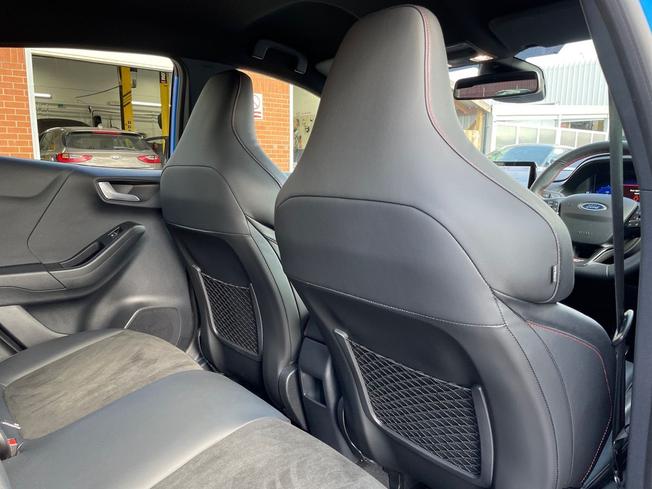 FORD Puma Photo 31
