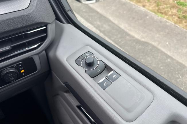 VOLKSWAGEN Transporter Photo 43