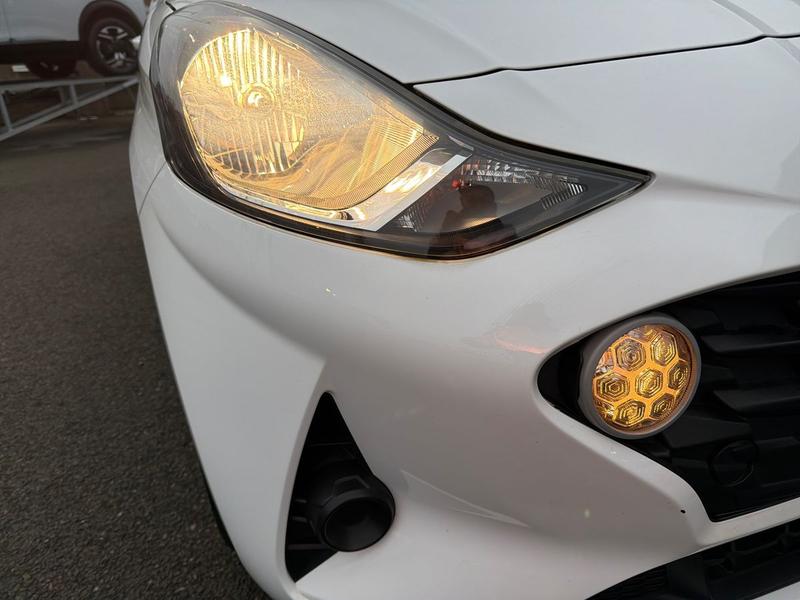 Used Hyundai i10 YC71SXJ 28