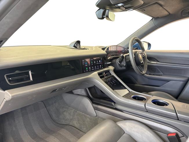 PORSCHE Taycan Photo 13