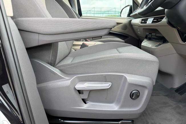 VOLKSWAGEN Multivan Photo 36
