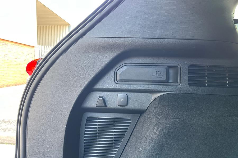 Ford Kuga Photo autoimg-78796535becbd650c2d757ad42d138055e00160a.jpg