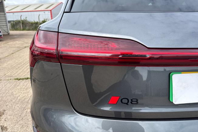 AUDI Q8 E-Tron Photo 47
