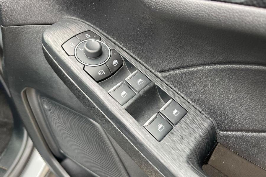 Ford KUGA Photo autoimg-788cfaca9a22d028fa943da302822fc1636f803e.jpg