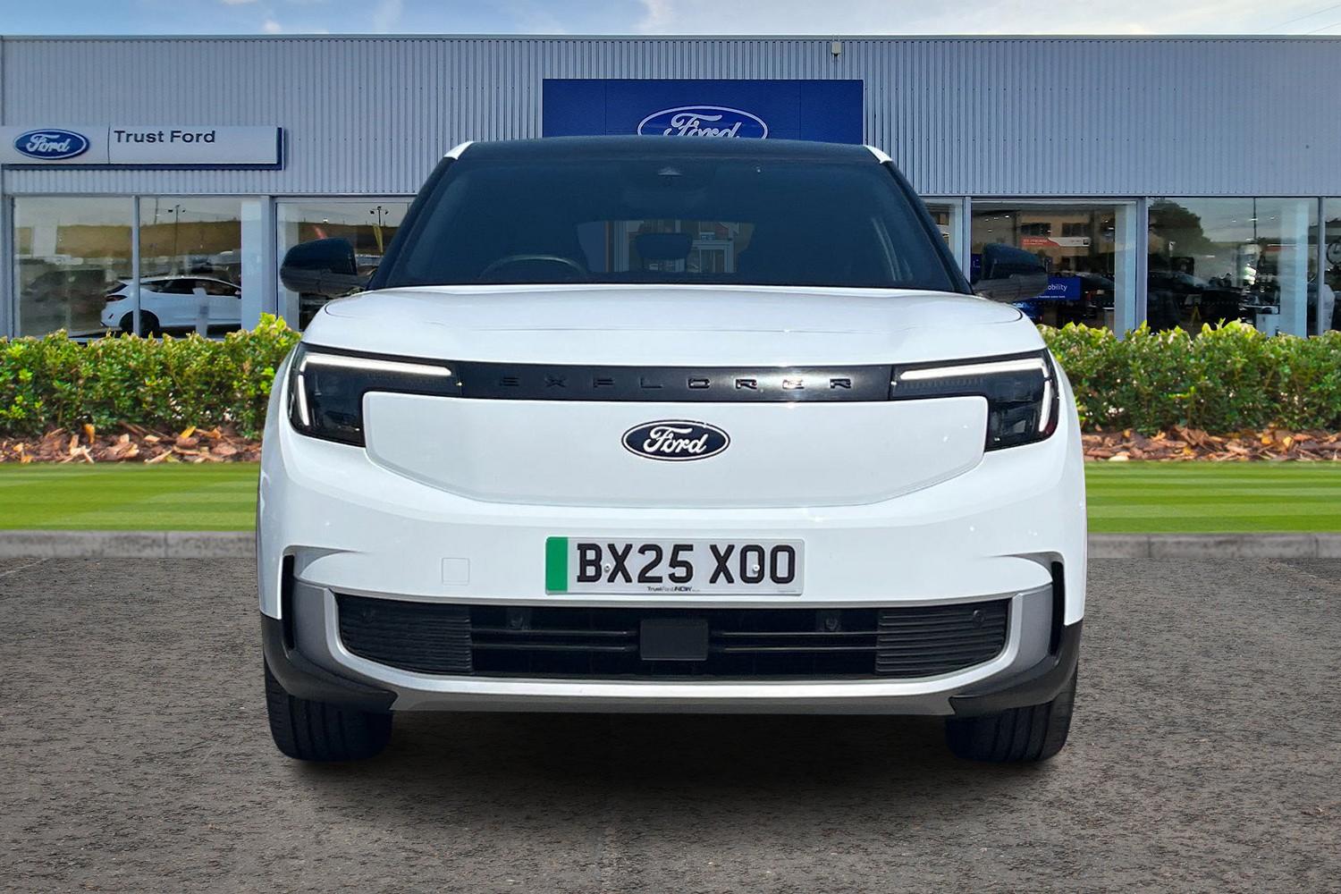 Ford Explorer Photo 5