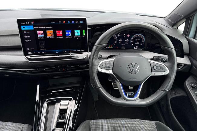 VOLKSWAGEN Golf Photo 11
