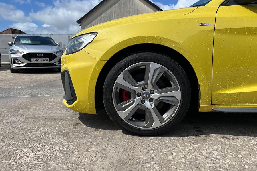 Audi A1 Photo autoimg-789d9bd2942fbc036f4ce36c5e2a285130a2aa90.jpg