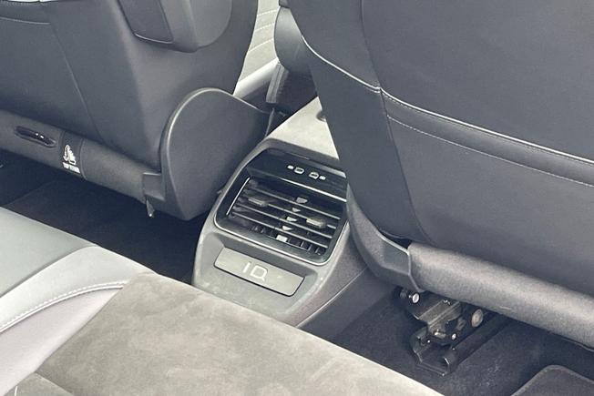 VOLKSWAGEN ID.4 Photo 49