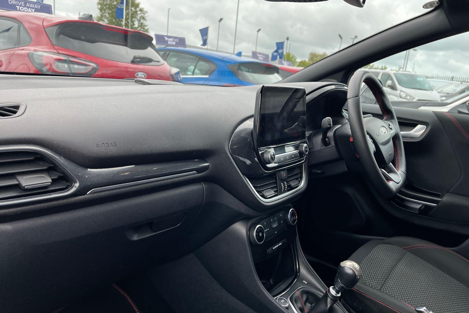 Ford PUMA Photo 17